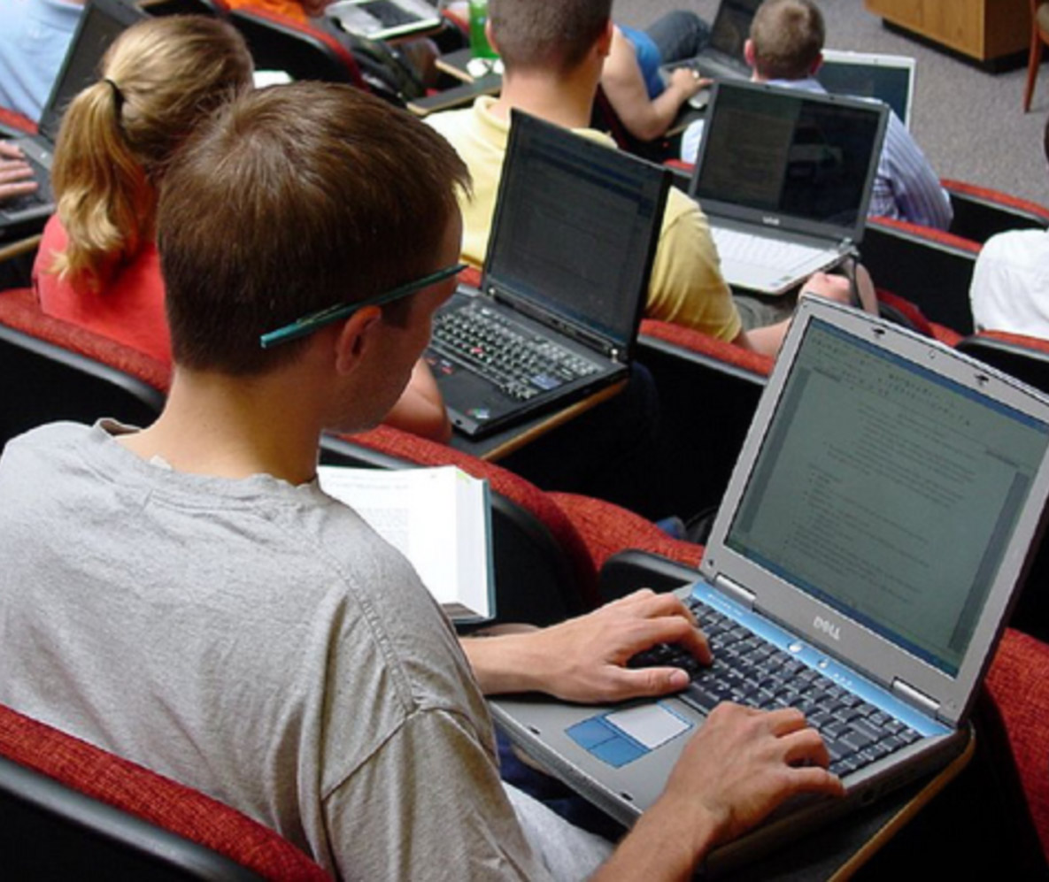 수업시간 노트북 필기는 속기사에 불과하다